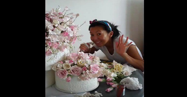 Elle met un an à fabriquer son gâteau de mariage. Le résultat est HALLUCINANT!