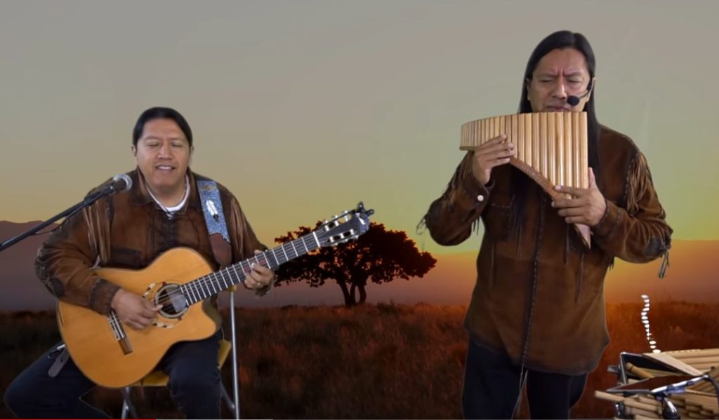 Ces 2 frères interprètent «Hallelujah» à la flûte de pan. Tout