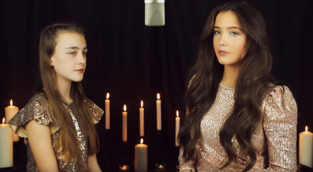 2 soeurs chantent « O Holy Night », des frissons partout sur le corps